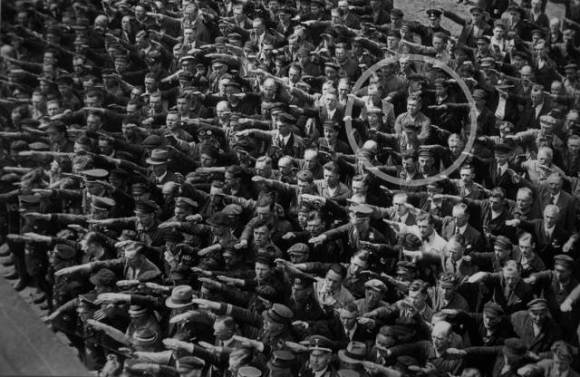 August Landmesser (Moorrege, Pinneberg, 24 de mayo de 1910-Ston, Península de Pelješac, c. febrero de 1944) fue un trabajador alemán conocido por ser un opositor pasivo/icono hacia el régimen de la Alemania Nazi, y principalmente por aparecer en una fotografía en que todos, salvo él, saludan a Adolf Hitler.